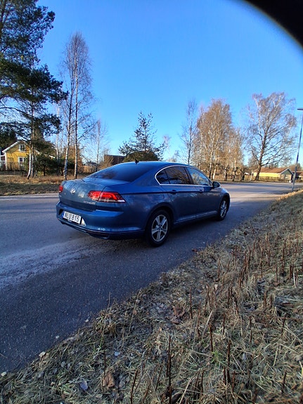 Volkswagen Passat 4 of 10