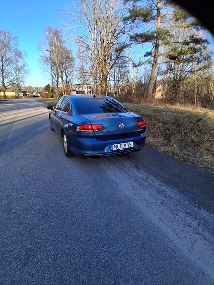 Volkswagen Passat 5 of 10