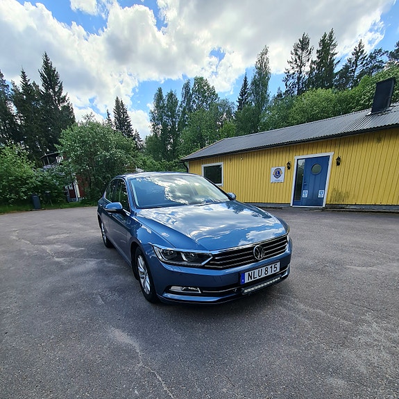 Volkswagen Passat 2 of 10