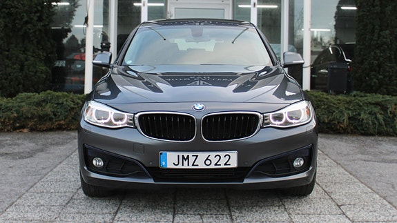 BMW 320 2 of 14