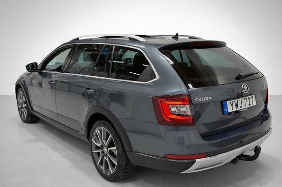 Skoda Octavia Scout 3 of 5