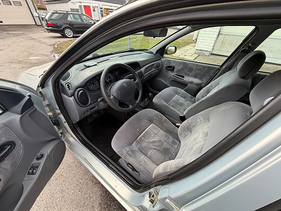 Renault Megane 6 of 7