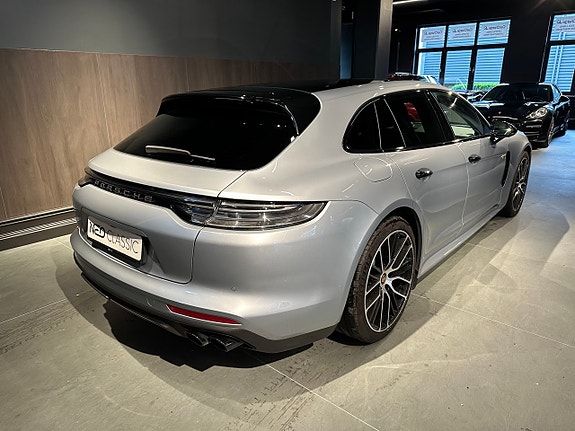 Porsche Panamera 4 3 of 5