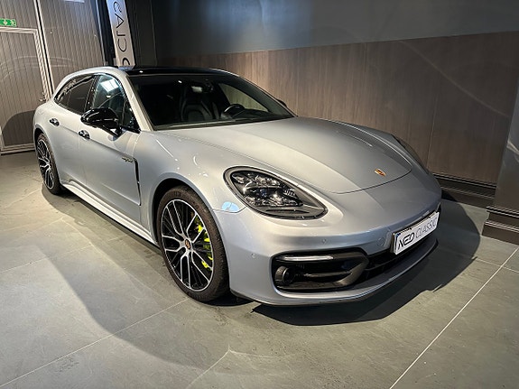 Porsche Panamera 4 4 of 5