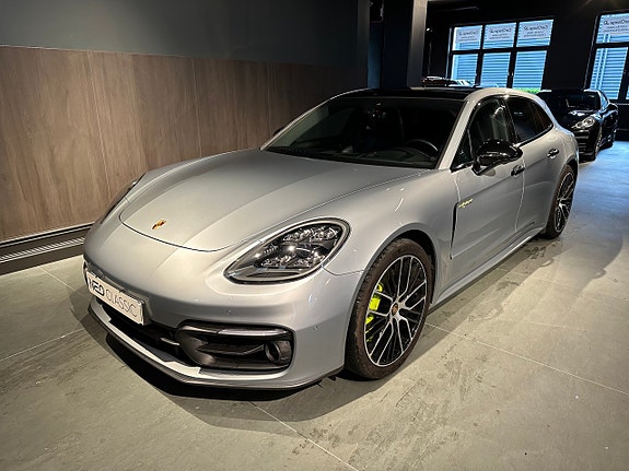 Porsche Panamera 4 2 of 5