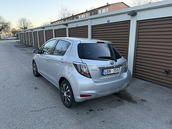 Toyota Yaris 3 of 7