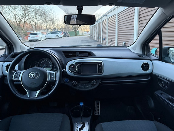 Toyota Yaris 7 of 7