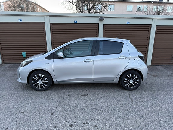 Toyota Yaris 2 of 7