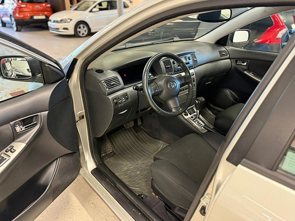 Toyota Corolla 9 of 17