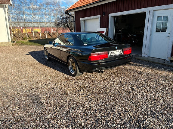 BMW 850i 3 of 4