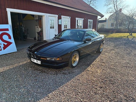 BMW 850i 2 of 4