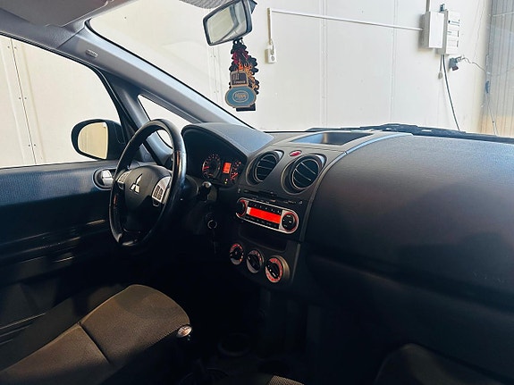 Mitsubishi Colt 11 of 11