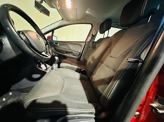 Renault Clio 11 of 19