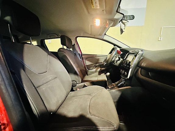 Renault Clio 8 of 19