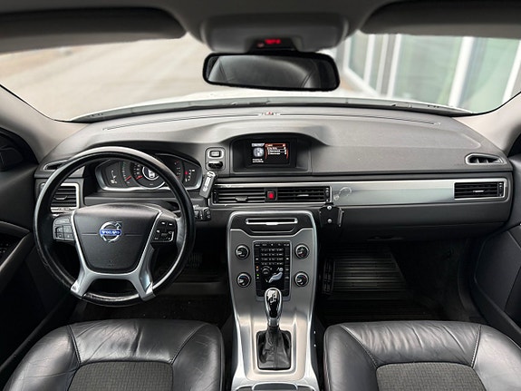 Volvo V70 12 of 30