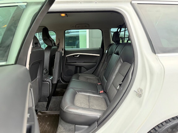 Volvo V70 23 of 30