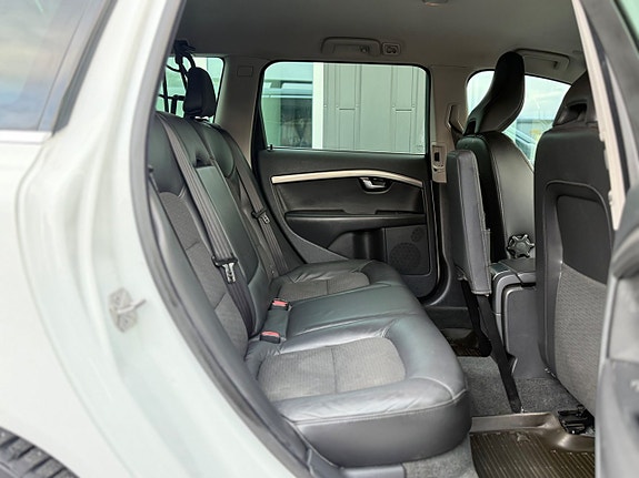 Volvo V70 7 of 30