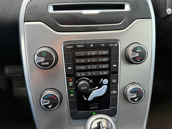 Volvo V70 14 of 30