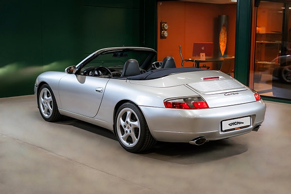 Porsche 911 4 of 5