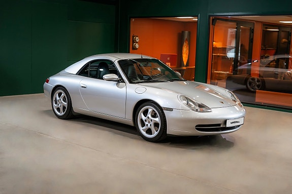 Porsche 911 2 of 5