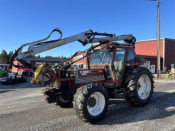 Fiat 110-90 DT med skogskran