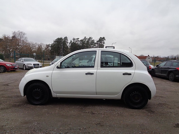 Nissan Micra 3 of 5