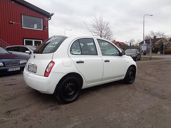 Nissan Micra 4 of 5