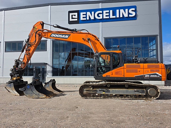 Doosan DX 300 LC-7 (2.595.000:- + m)