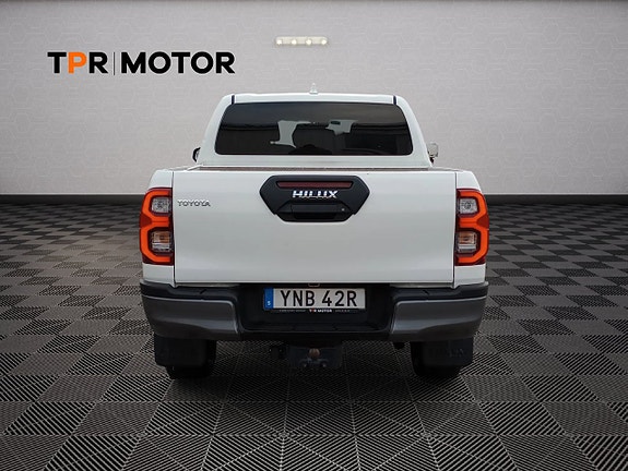 Toyota HiLux 4 of 11