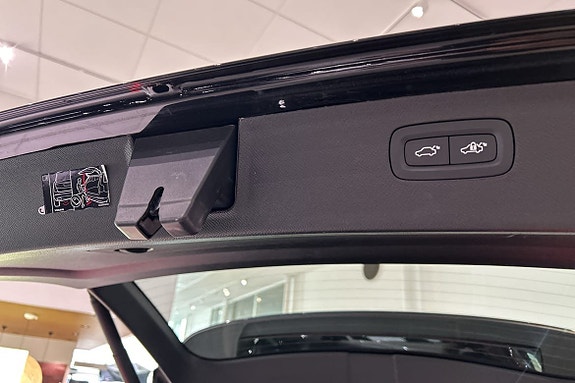Volvo XC90 13 of 19