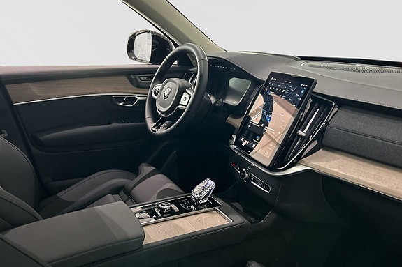 Volvo XC90 10 of 19