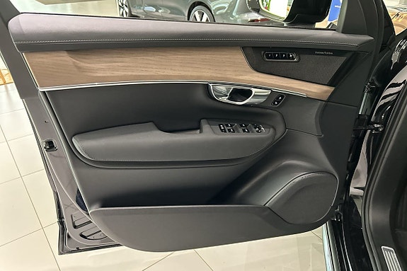 Volvo XC90 14 of 19