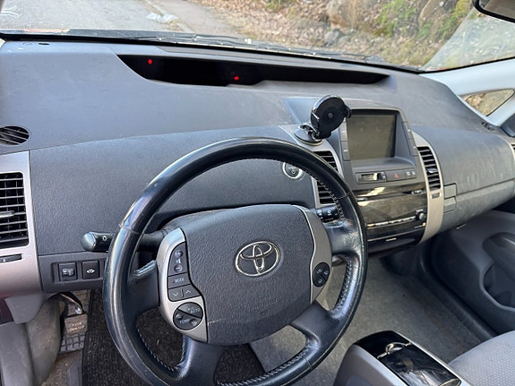 Toyota Prius 6 of 6