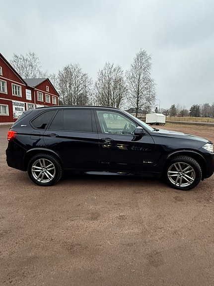 BMW X5 4 of 5