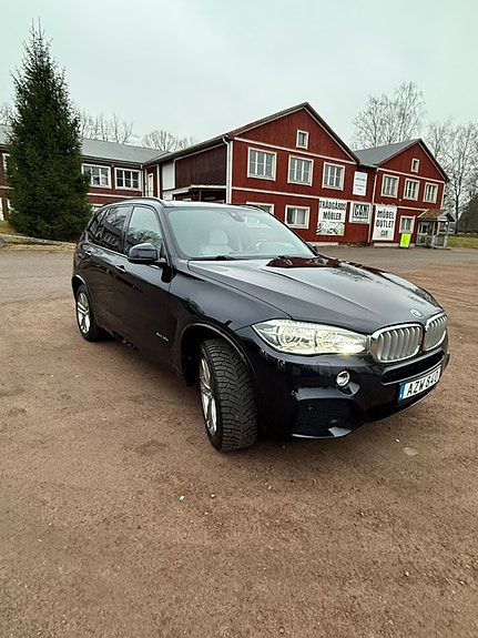 BMW X5 2 of 5