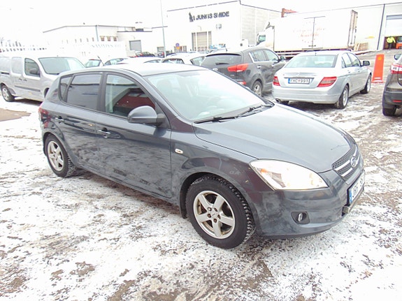 Kia Ceed 2 of 10