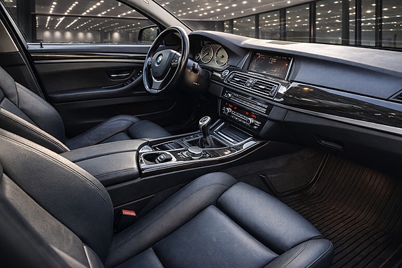 BMW 520d 3 of 5
