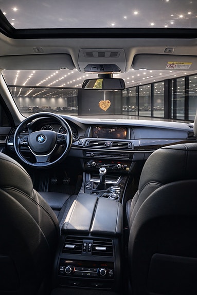 BMW 520d 4 of 5