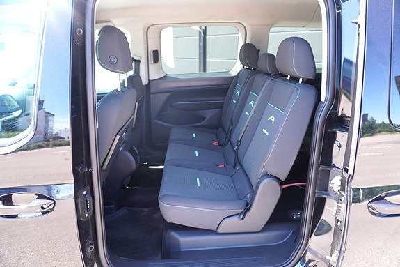 Ford Connect Tourneo 9 of 12