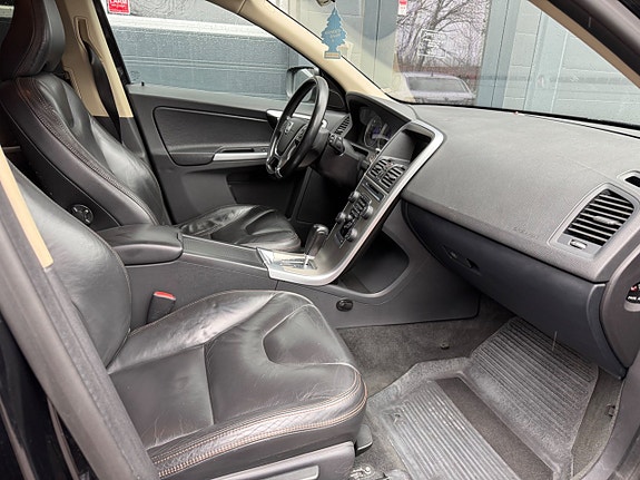 Volvo XC60 16 of 20