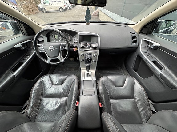 Volvo XC60 13 of 20