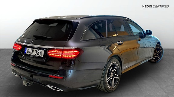 Mercedes-Benz E300 de 2 of 12