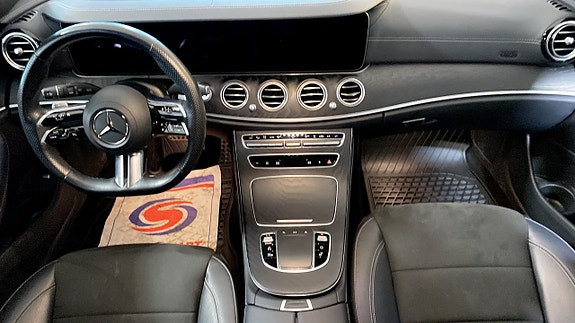 Mercedes-Benz E300 de 4 of 5