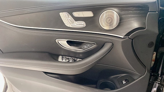 Mercedes-Benz E300 de 10 of 12