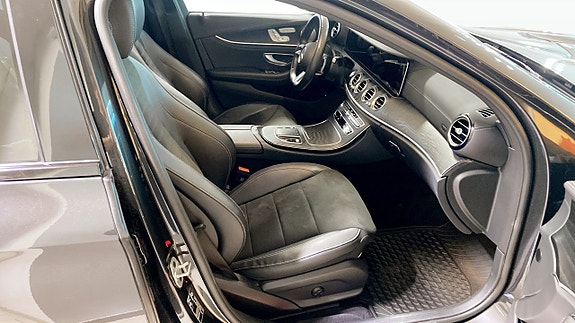 Mercedes-Benz E300 de 3 of 12