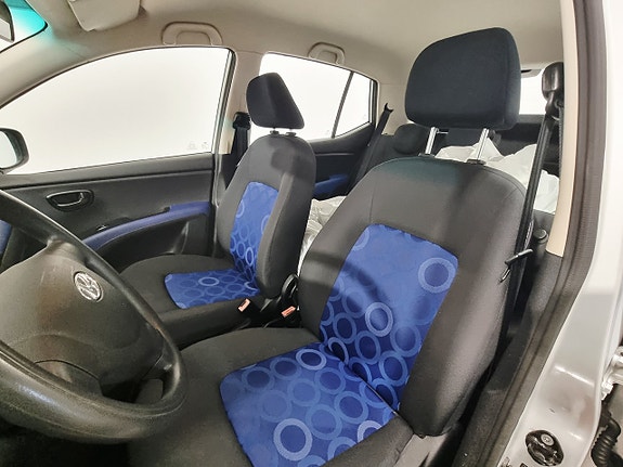 Hyundai i10 7 of 23