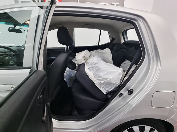Hyundai i10 8 of 23