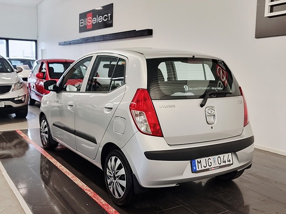 Hyundai i10 14 of 23