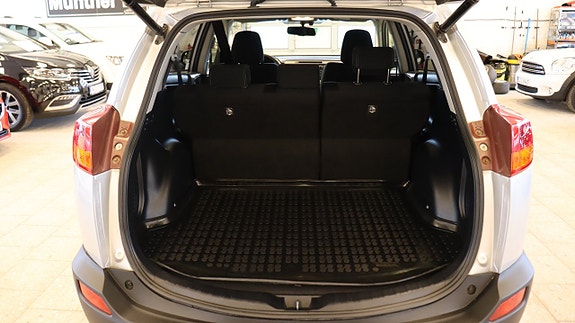 Toyota RAV4 9 of 19