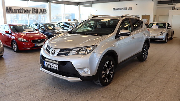Toyota RAV4 2 of 19